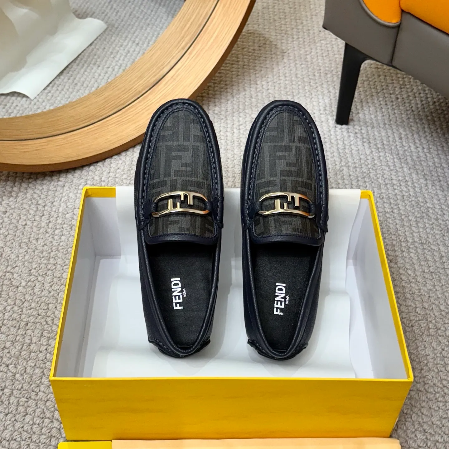 Men's shoes 💰420 [FENDI Fendi] 2⃣️0⃣️2⃣️5️⃣New Milan men's fashion lazy catwalk style ✅ fashionable casual beanie shoes, imported calfskin fabric, super smooth texture, sweat-absorbent and breathable, (sheepskin lining). Metal LOGO on the shoe body, Medusa avatar, irregular avatar, high-end craftsmanship logo✅ French Loft set foot design style 👟Low-key and elegant, great on-foot effect... Men's shoe size: 38-46 (4-12)